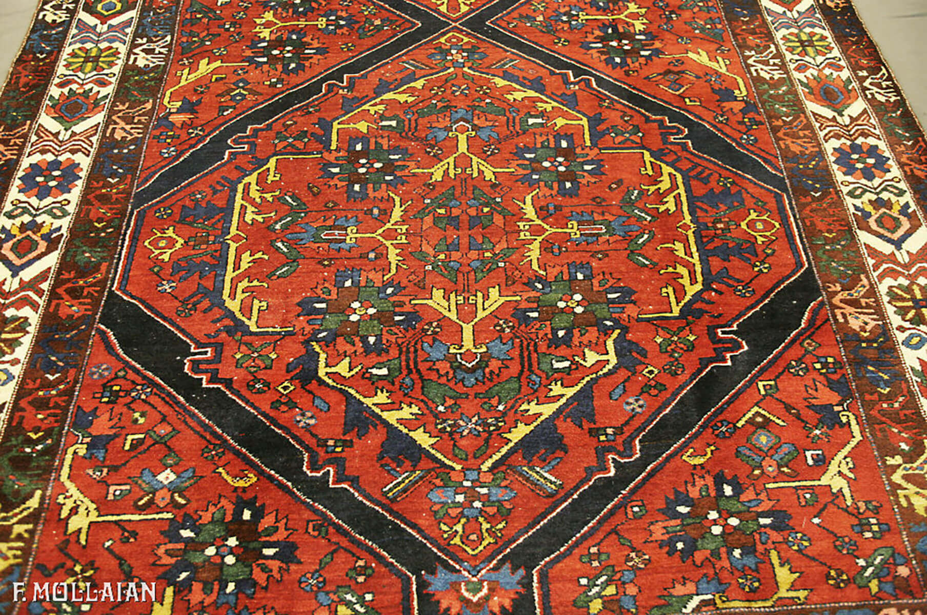 Antique Kalleh Persian Bakhtiari Carpet n°:77423600